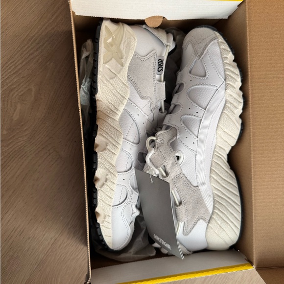 NEW ASICS Tiger Gel-Mai Sneakers – White – Men’s 6.5 / Women’s 8 - Picture 3 of 4